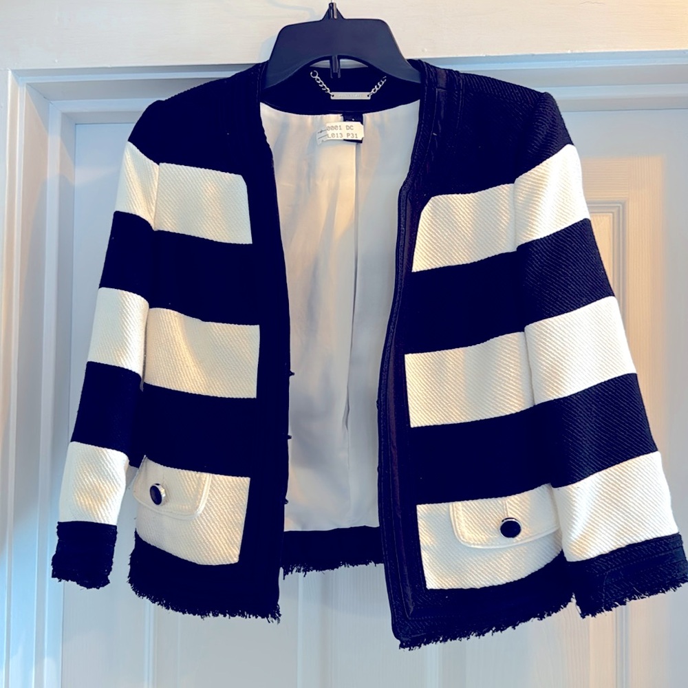 White House Black Market classic cropped jacket lined and great detail sz 8